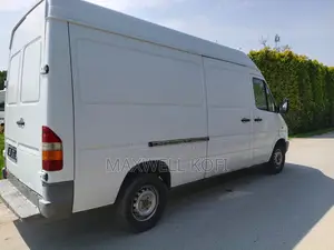 Mercedes-Benz Sprinter 2000 White