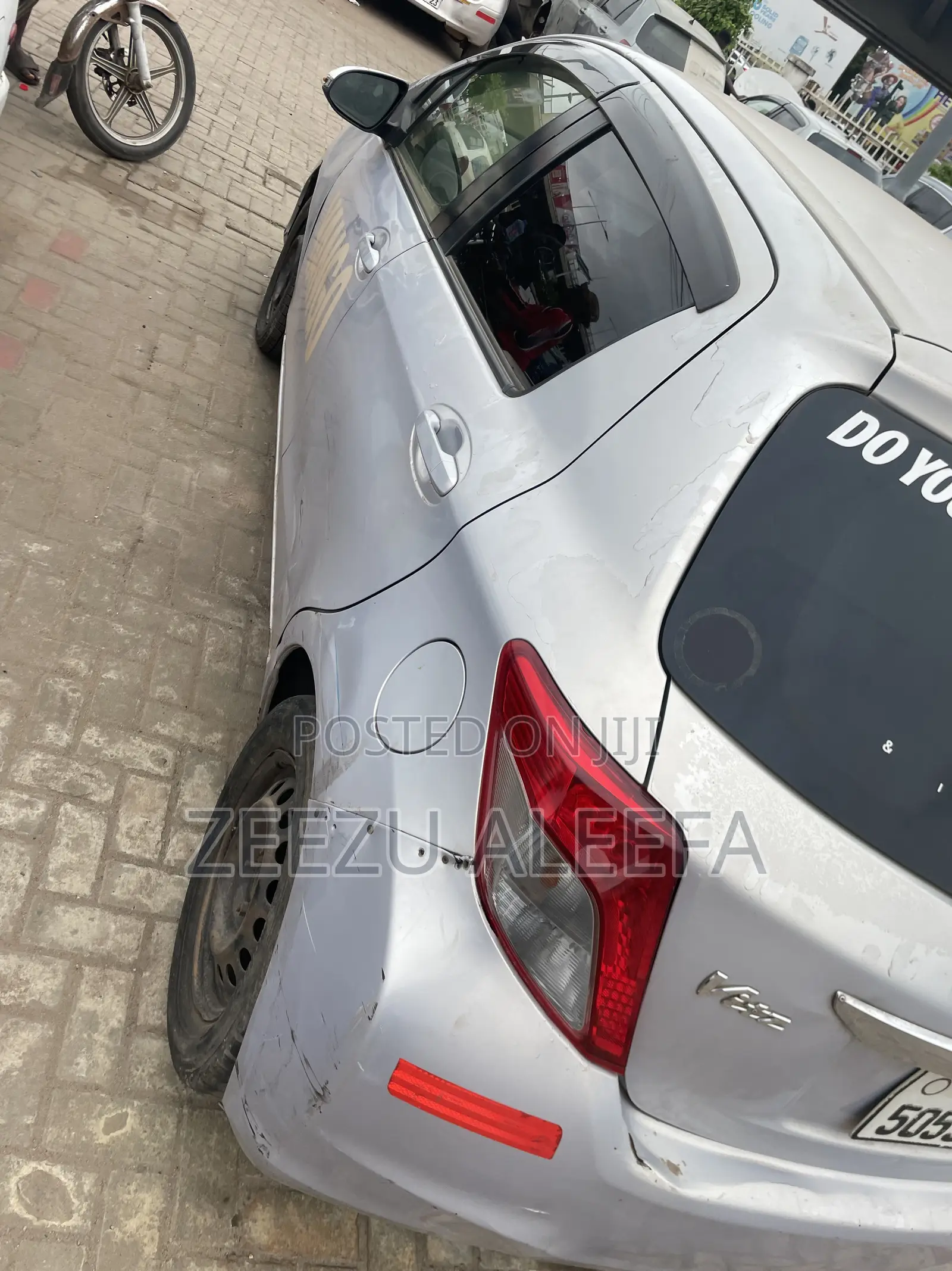 Toyota Vitz 1.3 AWD 5dr 2012 Gray