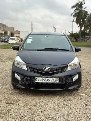 Toyota Vitz 1.3 FWD 5dr 2012 Black