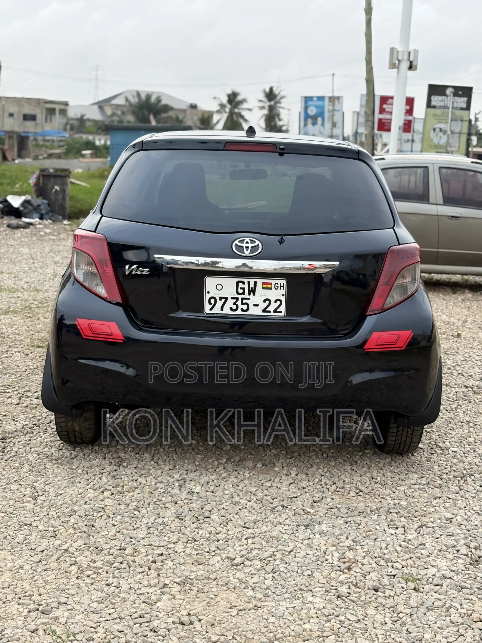 Toyota Vitz 1.3 FWD 5dr 2012 Black