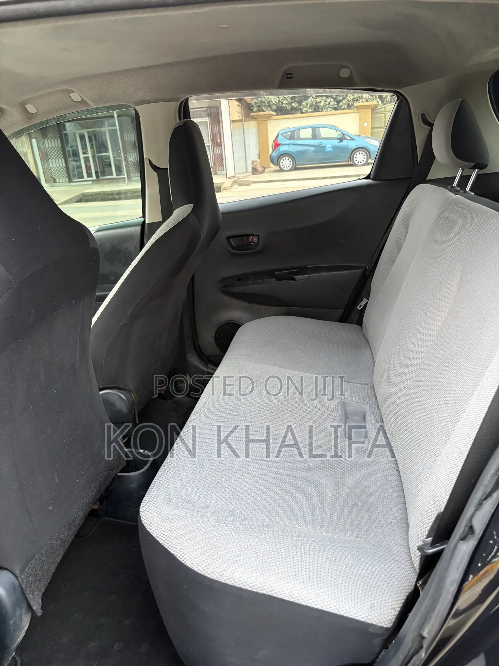 Toyota Vitz 1.3 FWD 5dr 2012 Black