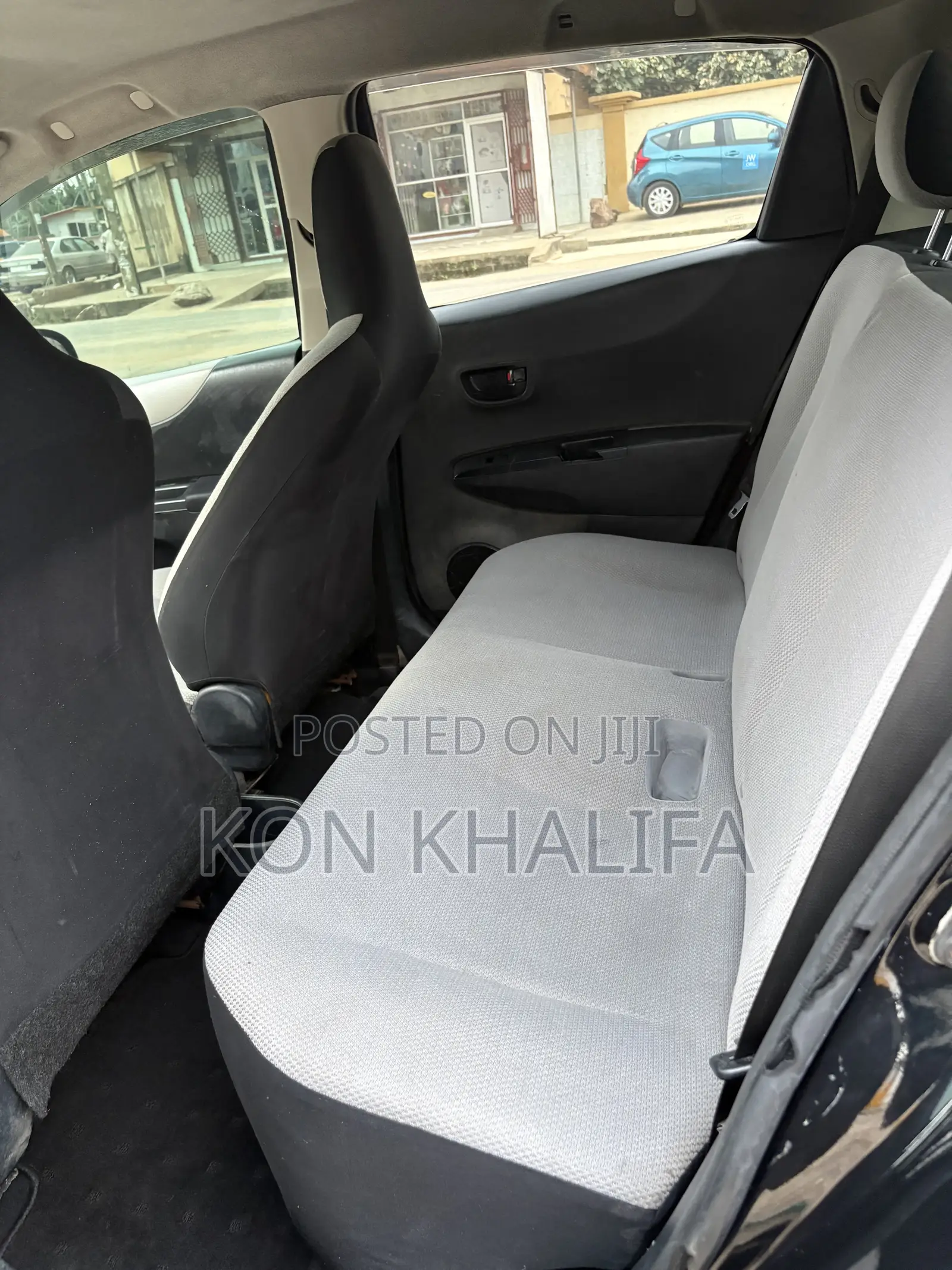 Toyota Vitz 1.3 FWD 5dr 2012 Black