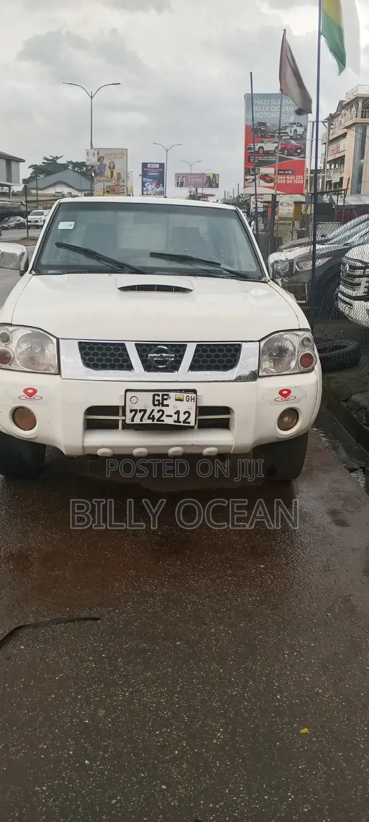 Nissan Hardbody 2010 White