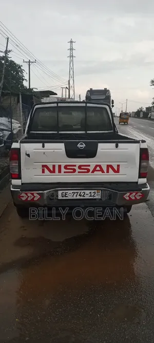 Nissan Hardbody 2010 White