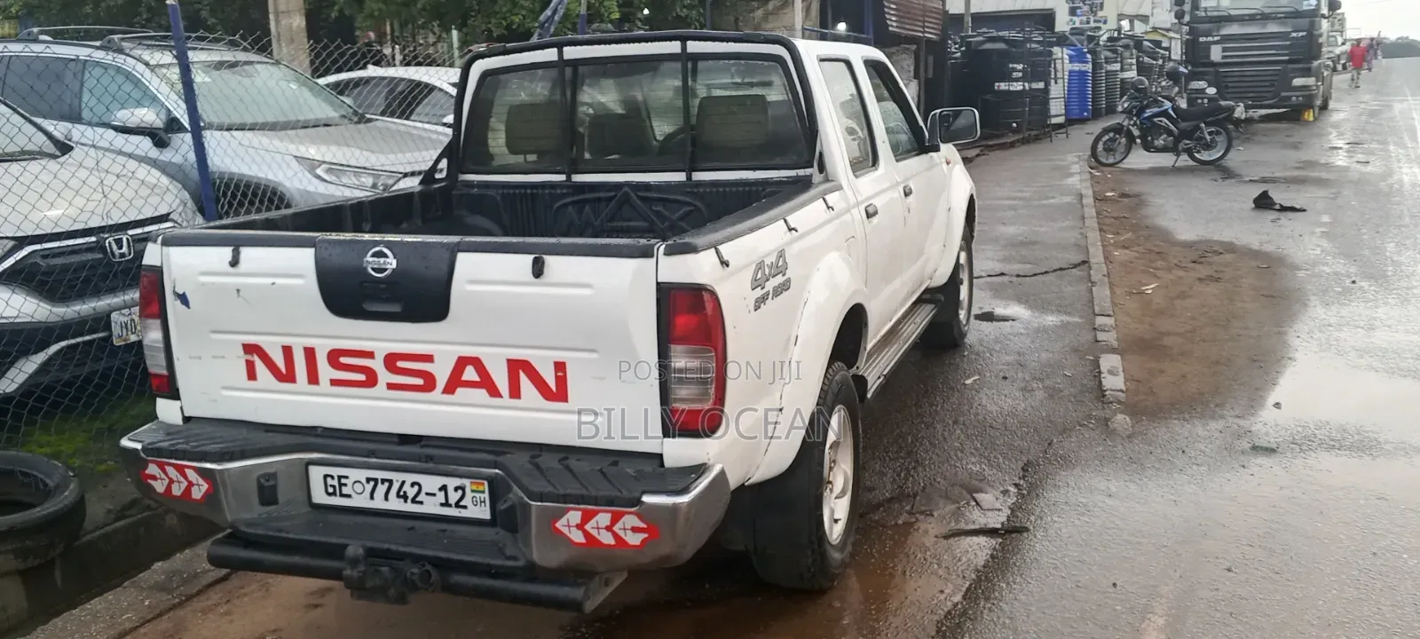Nissan Hardbody 2010 White