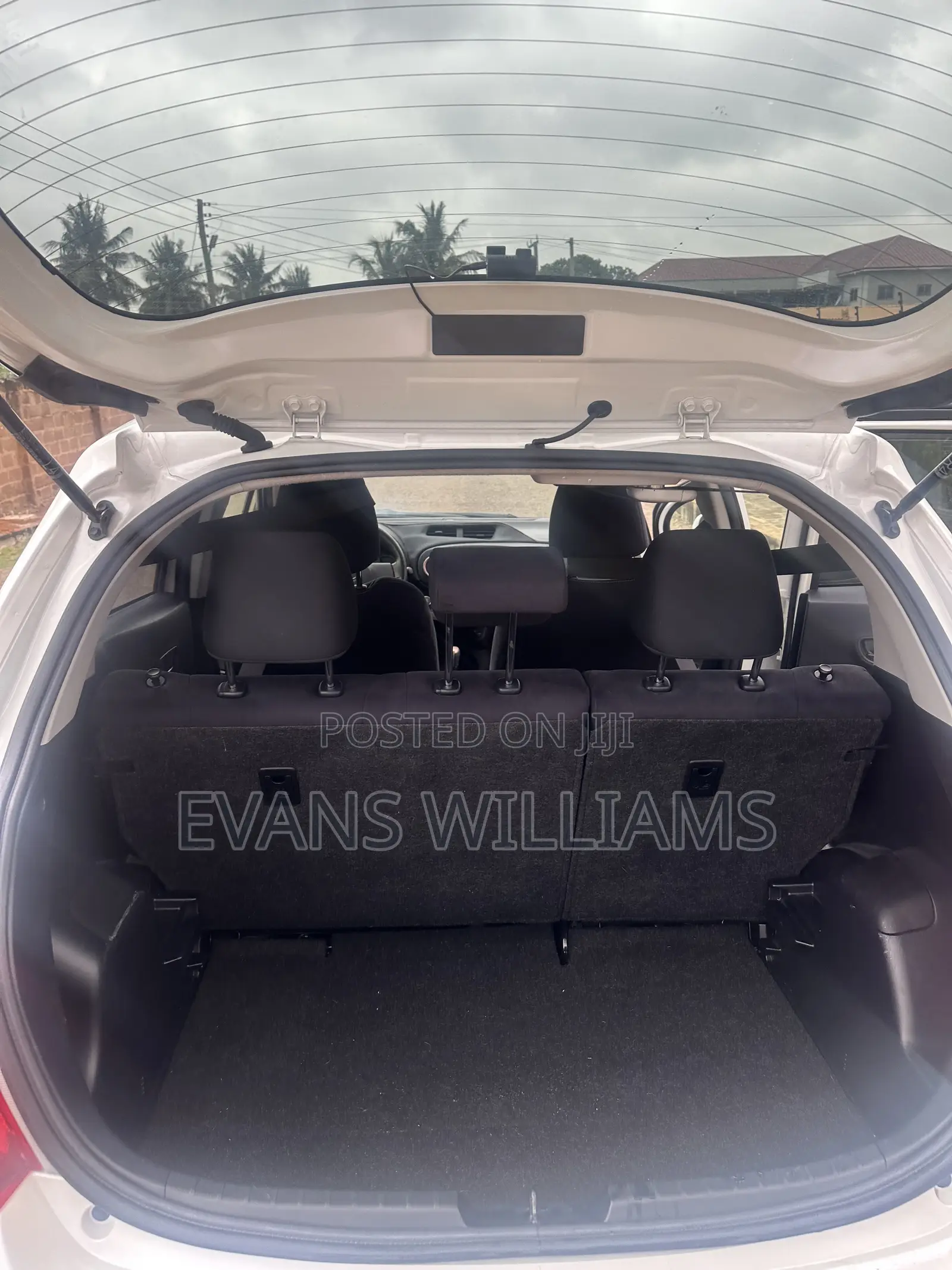 Toyota Vitz 1.3 FWD 5dr 2013 White