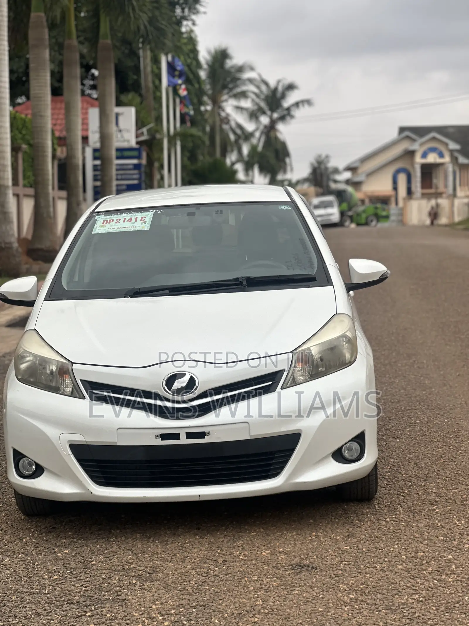 Toyota Vitz 1.3 FWD 5dr 2013 White