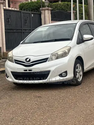Toyota Vitz 1.3 FWD 5dr 2013 White