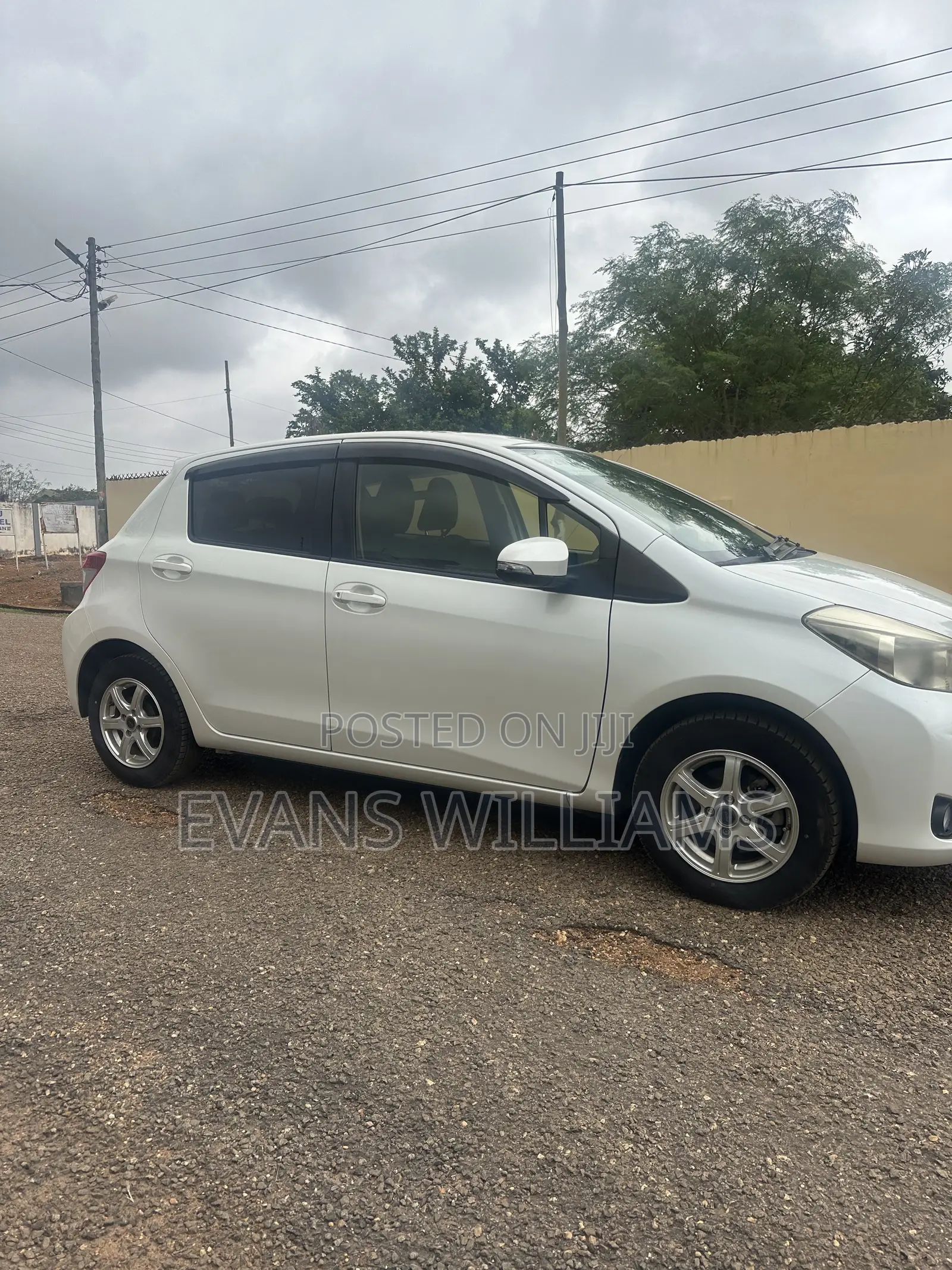 Toyota Vitz 1.3 FWD 5dr 2013 White