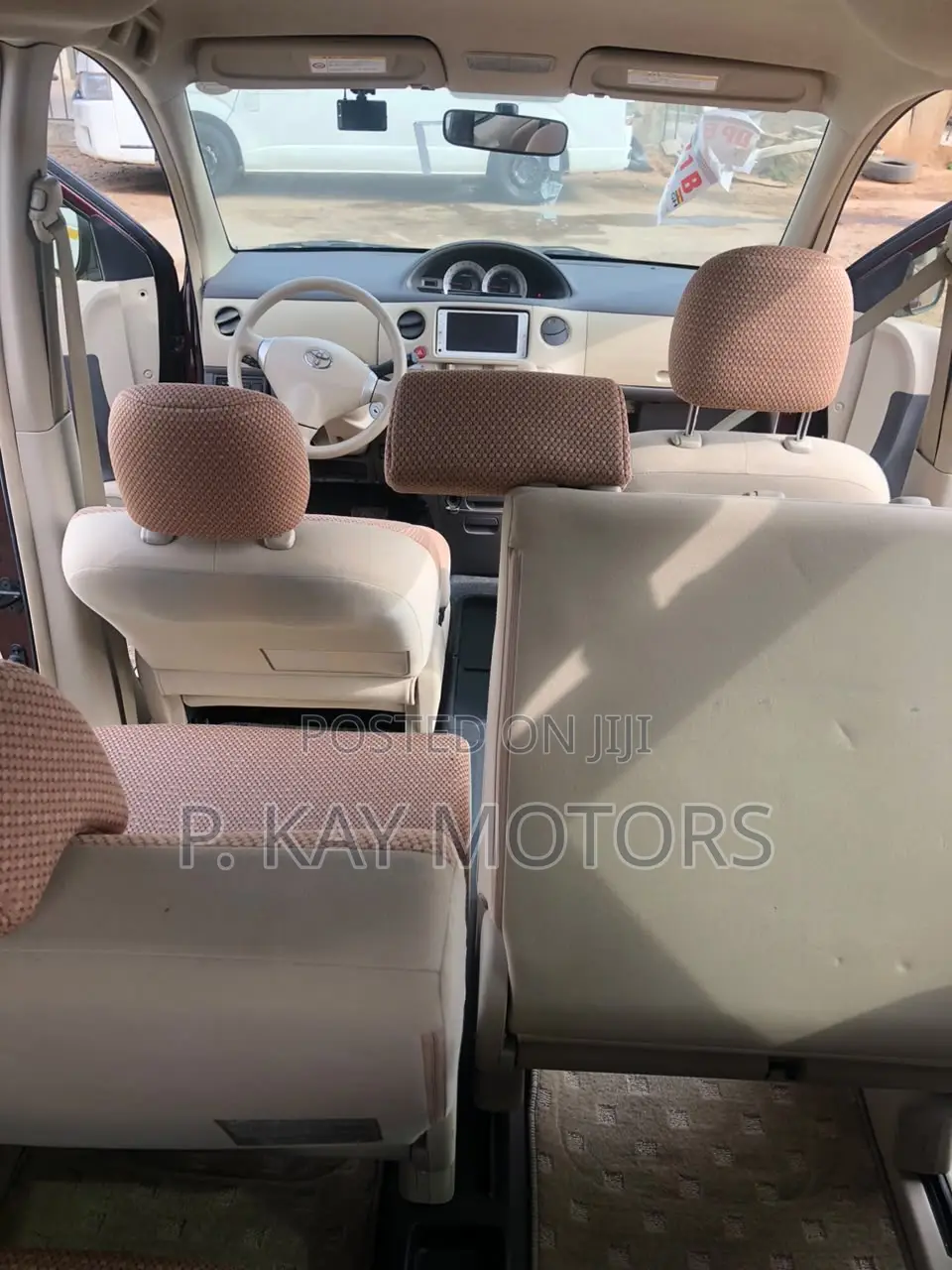 Toyota Sienta 1.5 FWD 2013 Brown