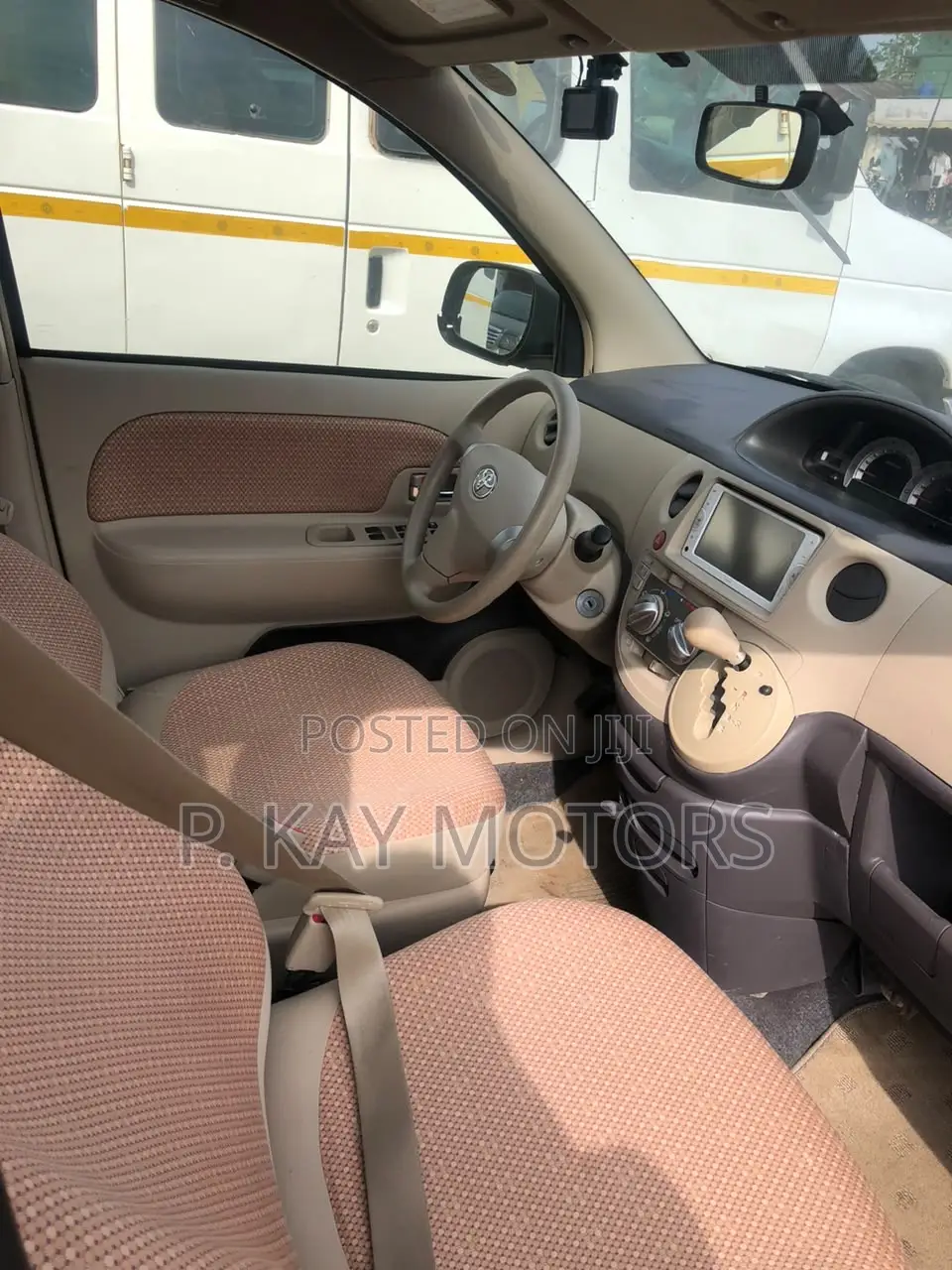 Toyota Sienta 1.5 FWD 2013 Brown