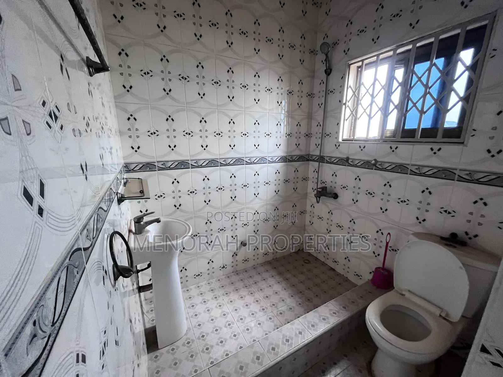 2bdrm Apartment in Adenta Commandos for rent
