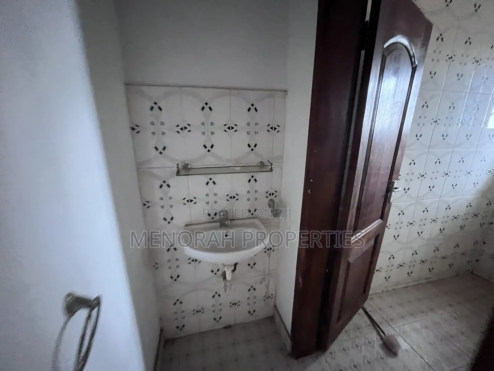 2bdrm Apartment in Adenta Commandos for rent