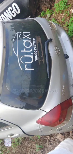 Toyota Vitz 1.0 FWD 5dr 2010 Silver