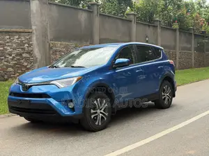 Toyota RAV4 LE 4dr SUV (2.5L 4cyl 6A) 2018 Blue