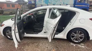 Hyundai Elantra 2018 White