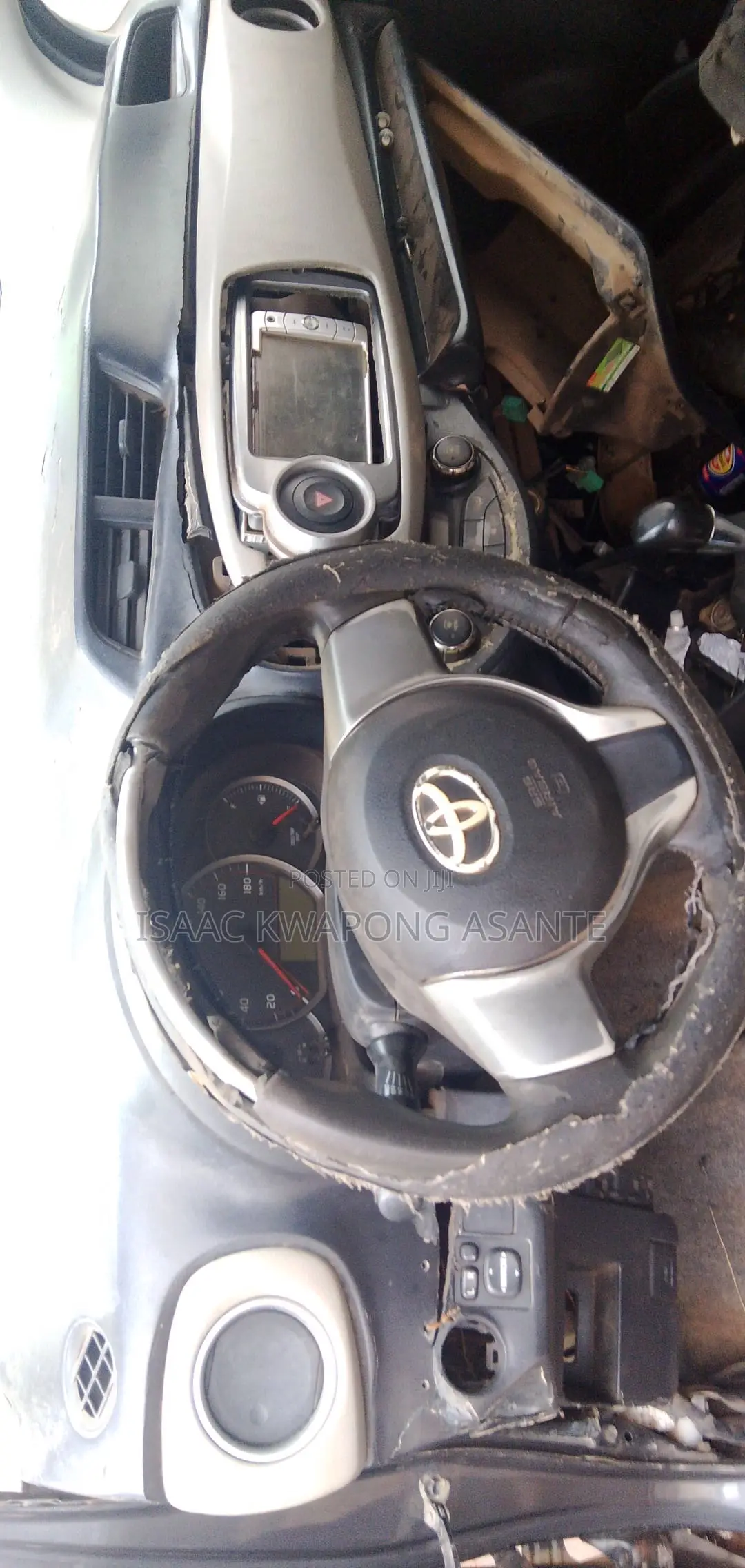 Toyota Vitz 1.0 FWD 5dr 2011 Gray