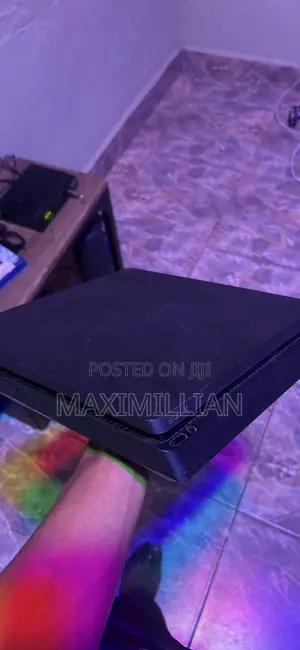 PlayStation 4 Slim
