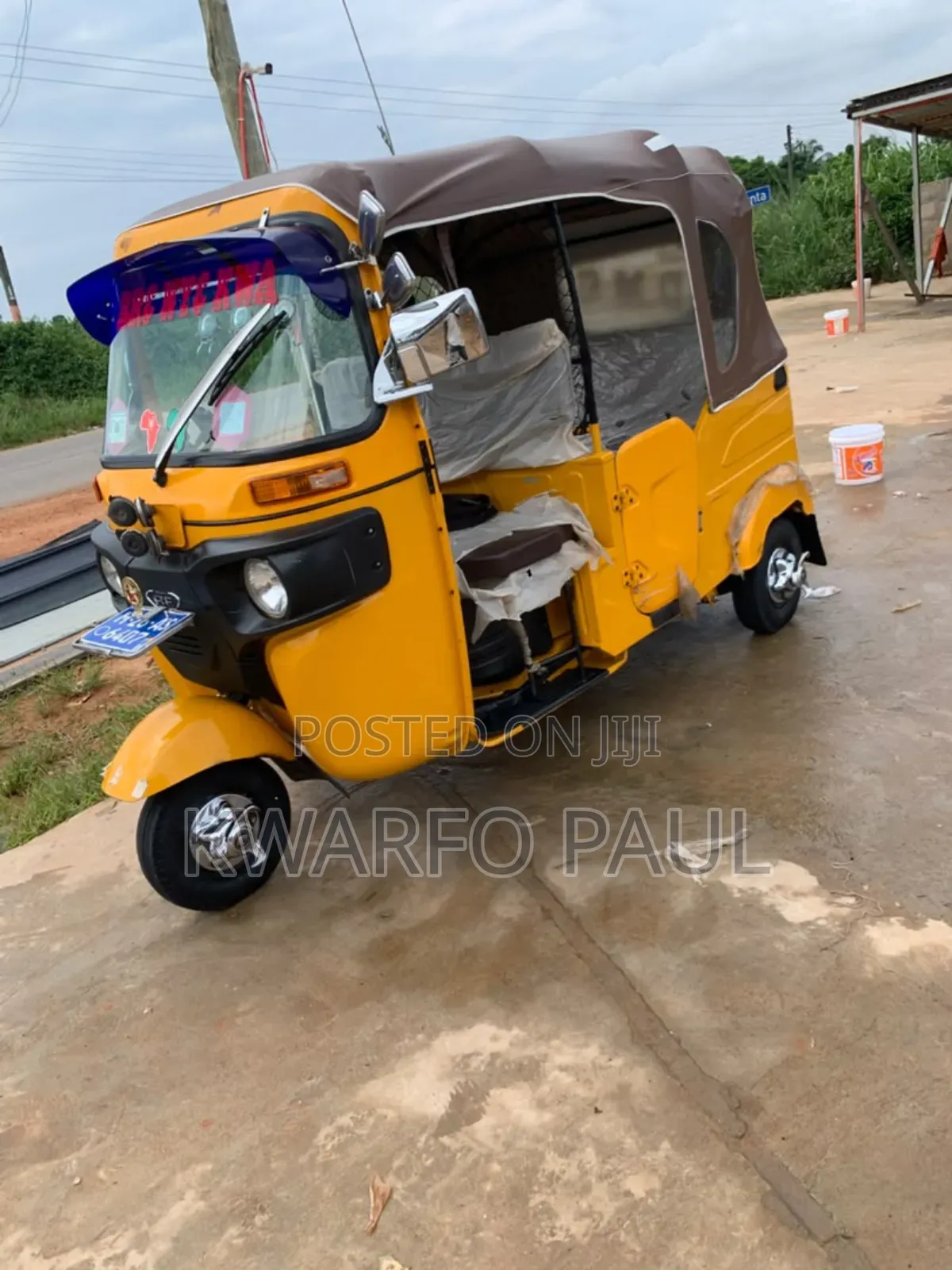 Bajaj RE 2025 Red