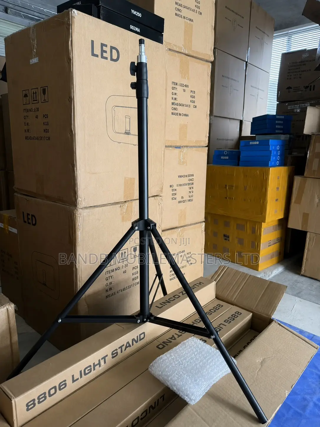 Pro LED 600 Photography Video LED Light Panel (Selfie Stick Included)