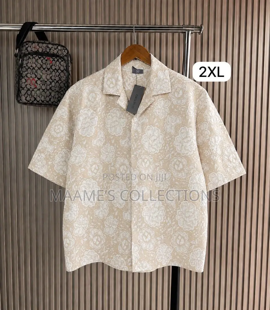 Men’s Short Sleeve Button-Up Shirt – Smart Casual