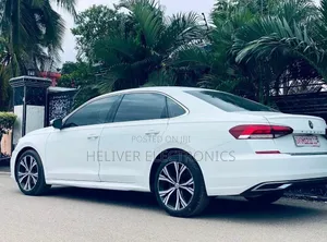 Volkswagen Passat 2.0T SE 2021 White