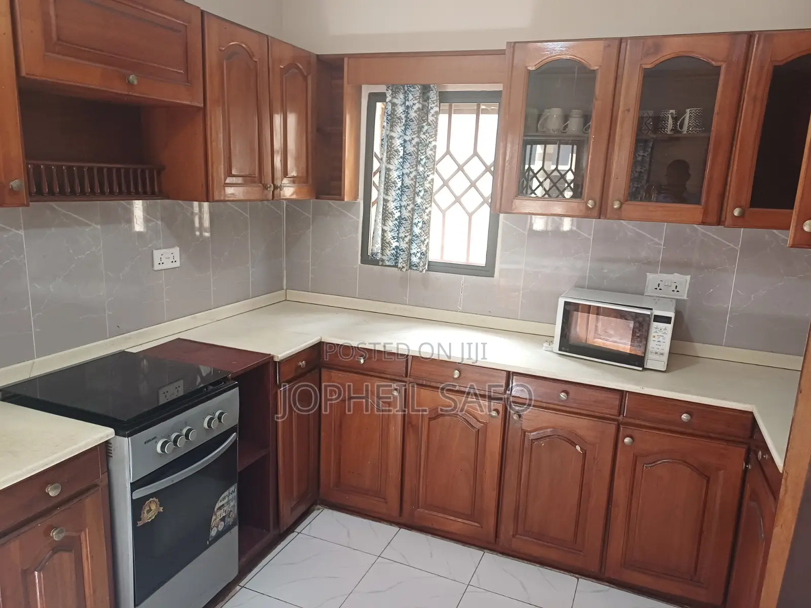 Furnished 3bdrm Townhouse / Terrace in Hfc, Baatsona Total for rent