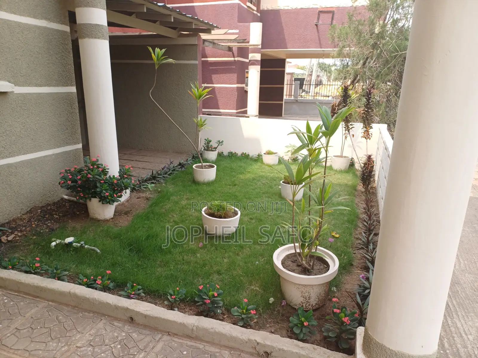 Furnished 3bdrm Townhouse / Terrace in Hfc, Baatsona Total for rent