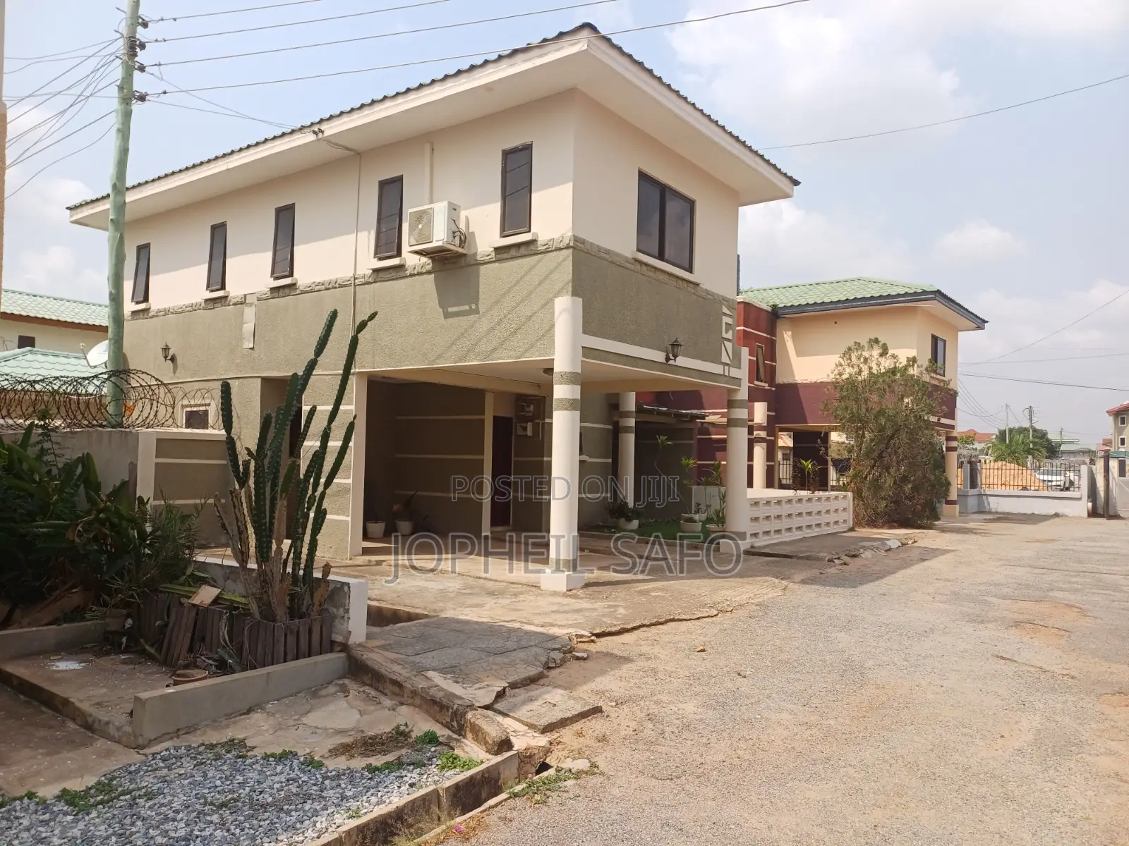 Furnished 3bdrm Townhouse / Terrace in Hfc, Baatsona Total for rent