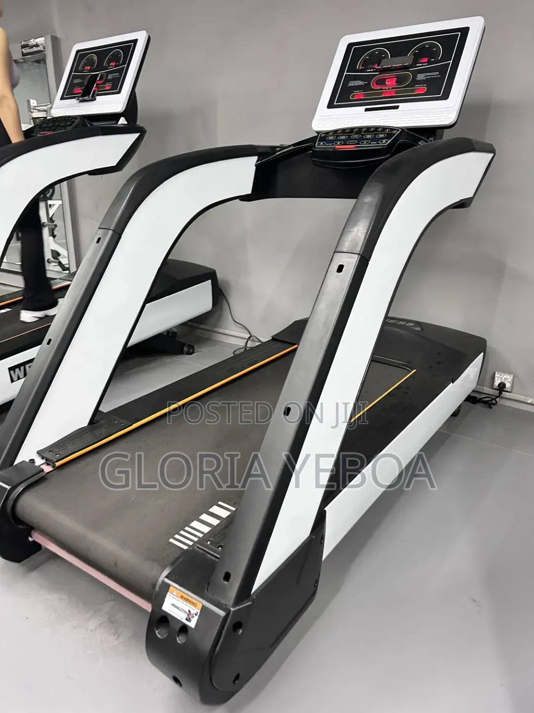 Heavy-Duty Commercial TREADMILL