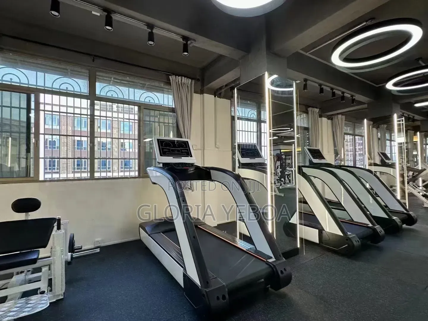 Heavy-Duty Commercial TREADMILL