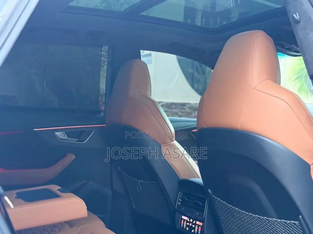 Audi RS Q8 2022 White