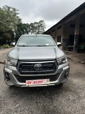 Toyota Hilux Revo Double Cab Petrol 2.7 AWD 2019 Gray