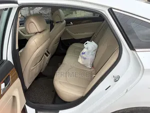 Hyundai Sonata SE 4dr Sedan (2.4L 4cyl 6A) 2015 White