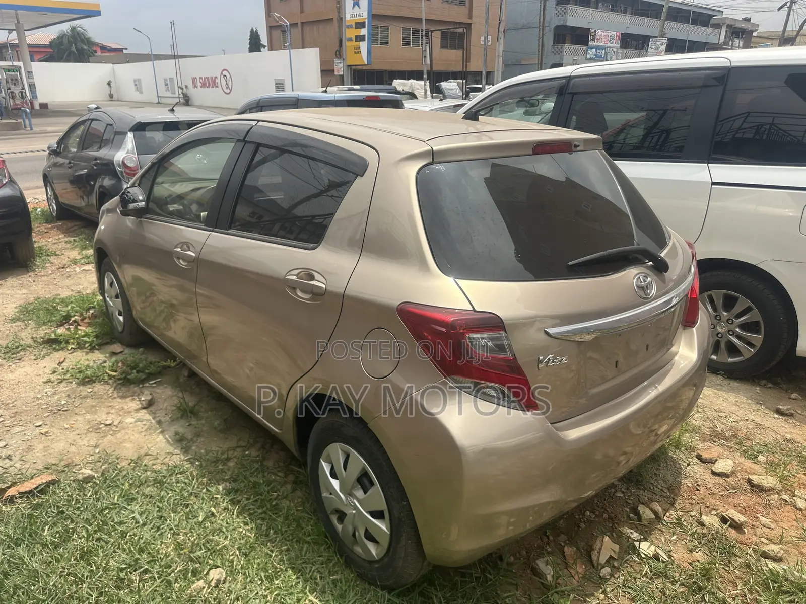 Toyota Vitz 1.3 FWD 5dr 2015 Gray