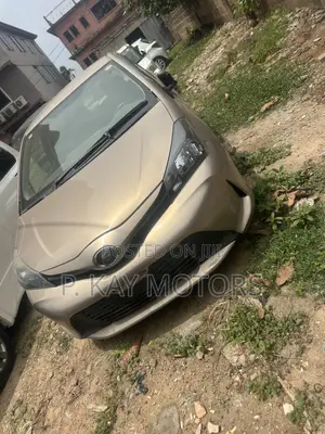 Toyota Vitz 1.3 FWD 5dr 2015 Gray