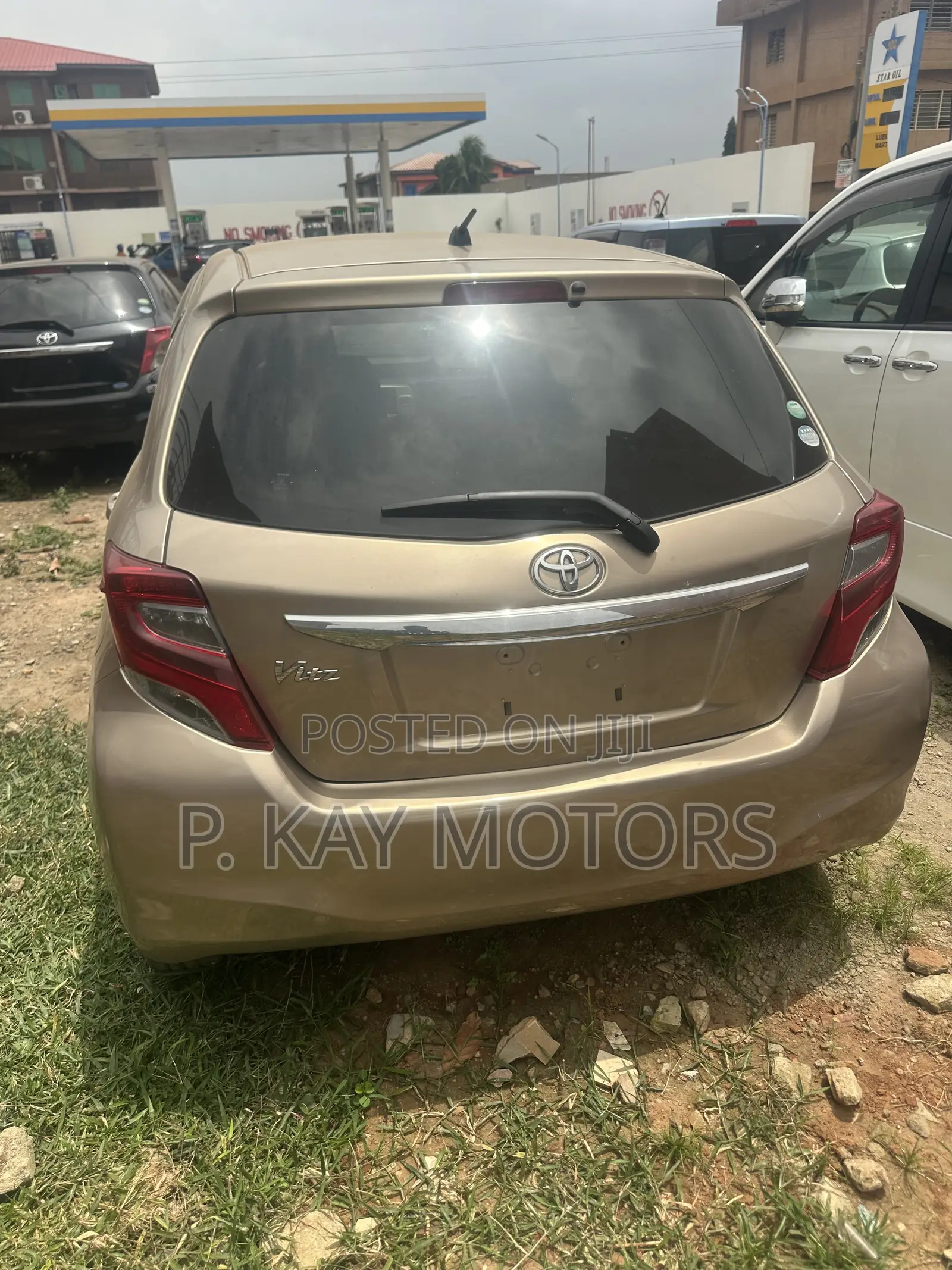 Toyota Vitz 1.3 FWD 5dr 2015 Gray