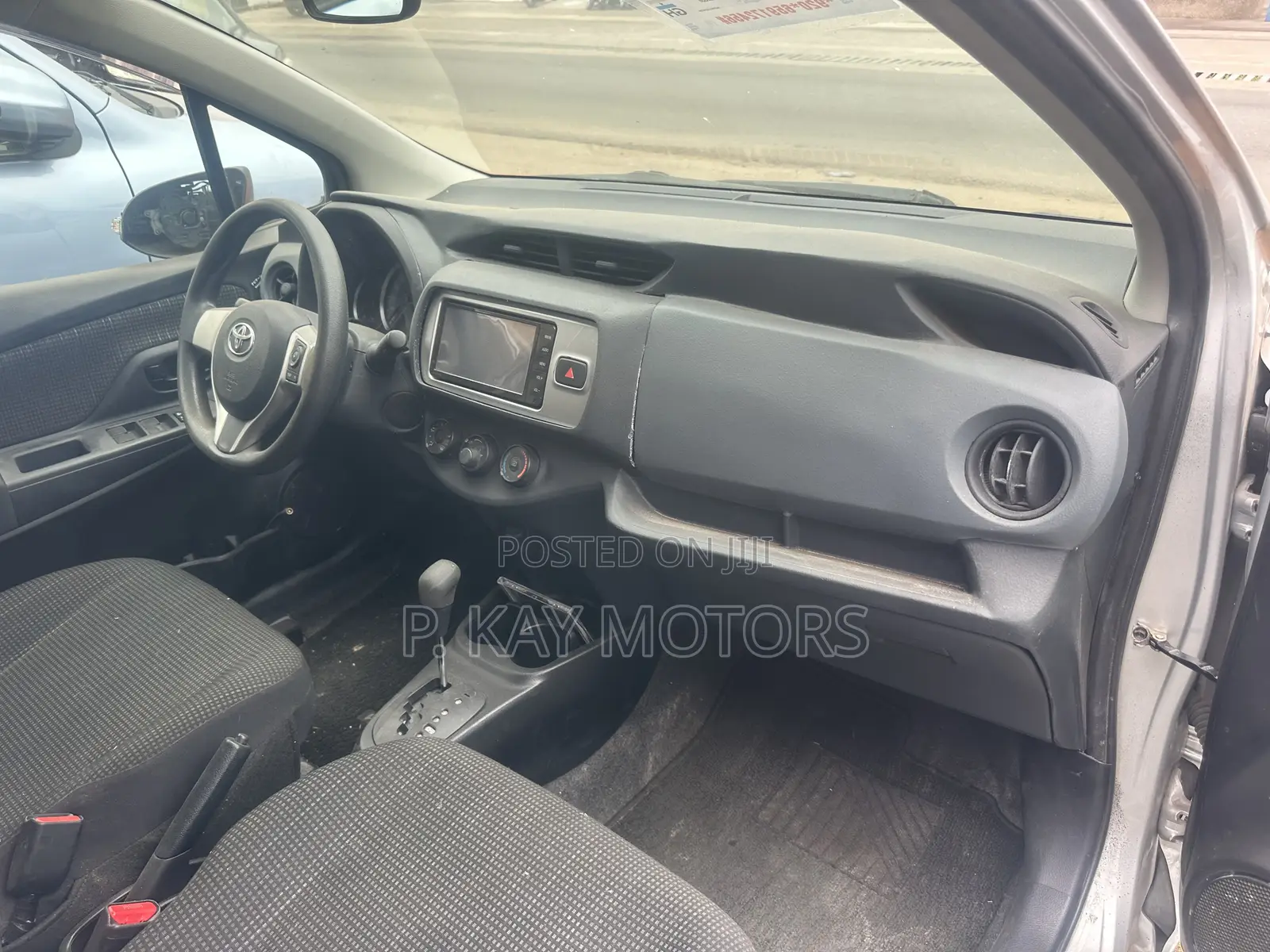 Toyota Vitz 1.3 FWD 5dr 2015 Gray