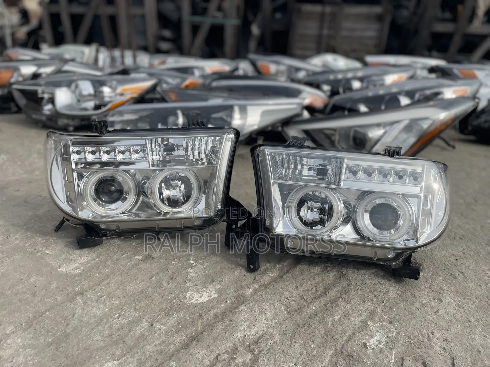 Toyota Tundra 2008-2010 Spec Headlights