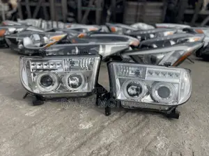 Toyota Tundra 2008-2010 Spec Headlights