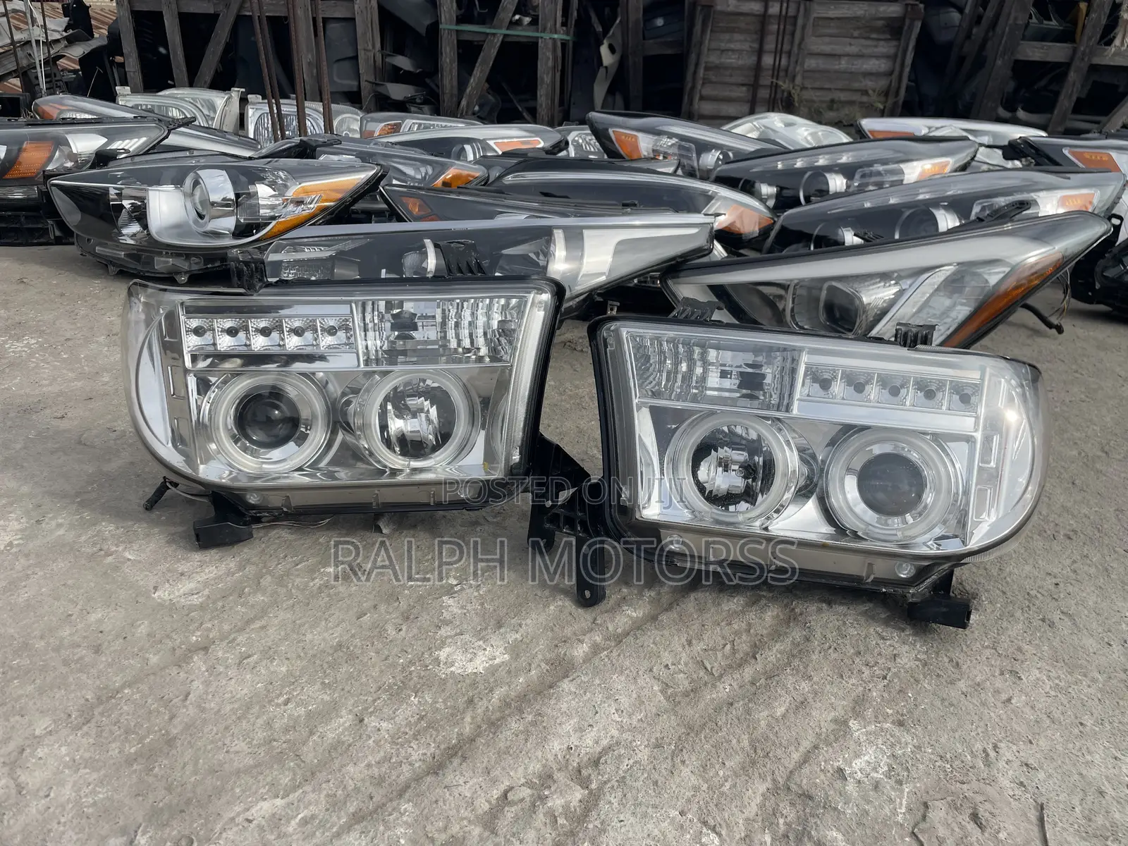 Toyota Tundra 2008-2010 Spec Headlights