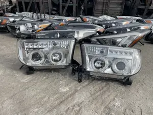 Toyota Tundra 2008-2010 Spec Headlights