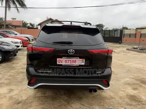 Toyota Highlander XSE 2021 Black