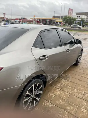 Toyota Corolla SE (1.8L 4cyl 2A) 2019 Brown
