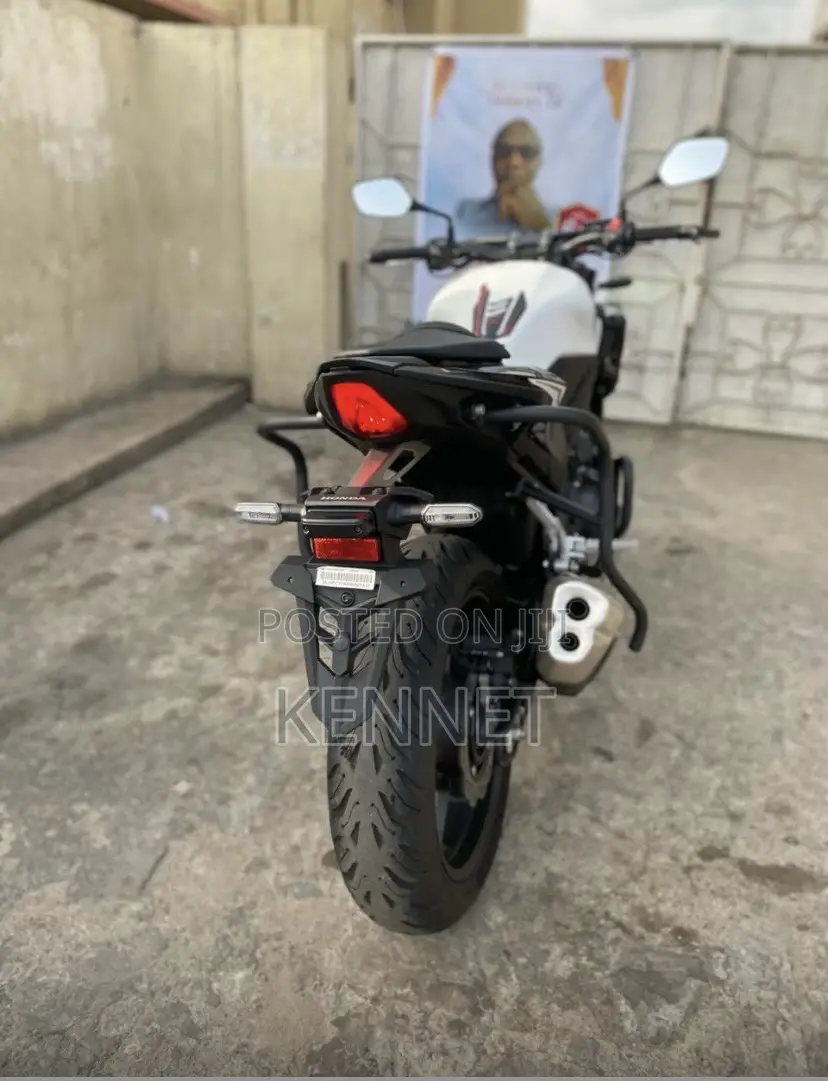 Honda CB 2025 Blue