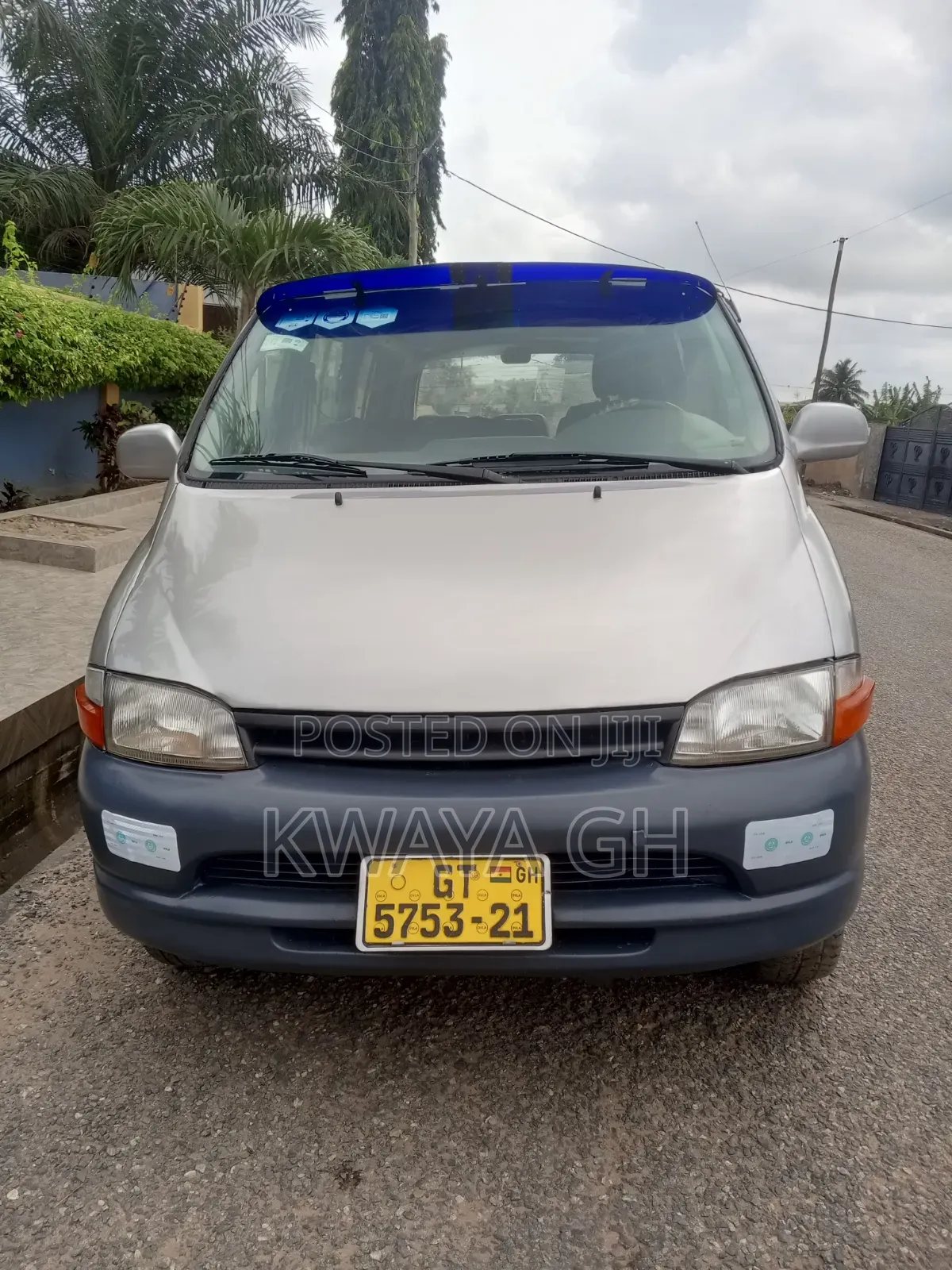 Toyota HiAce 2000 Silver