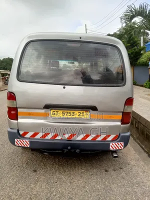 Toyota HiAce 2000 Silver