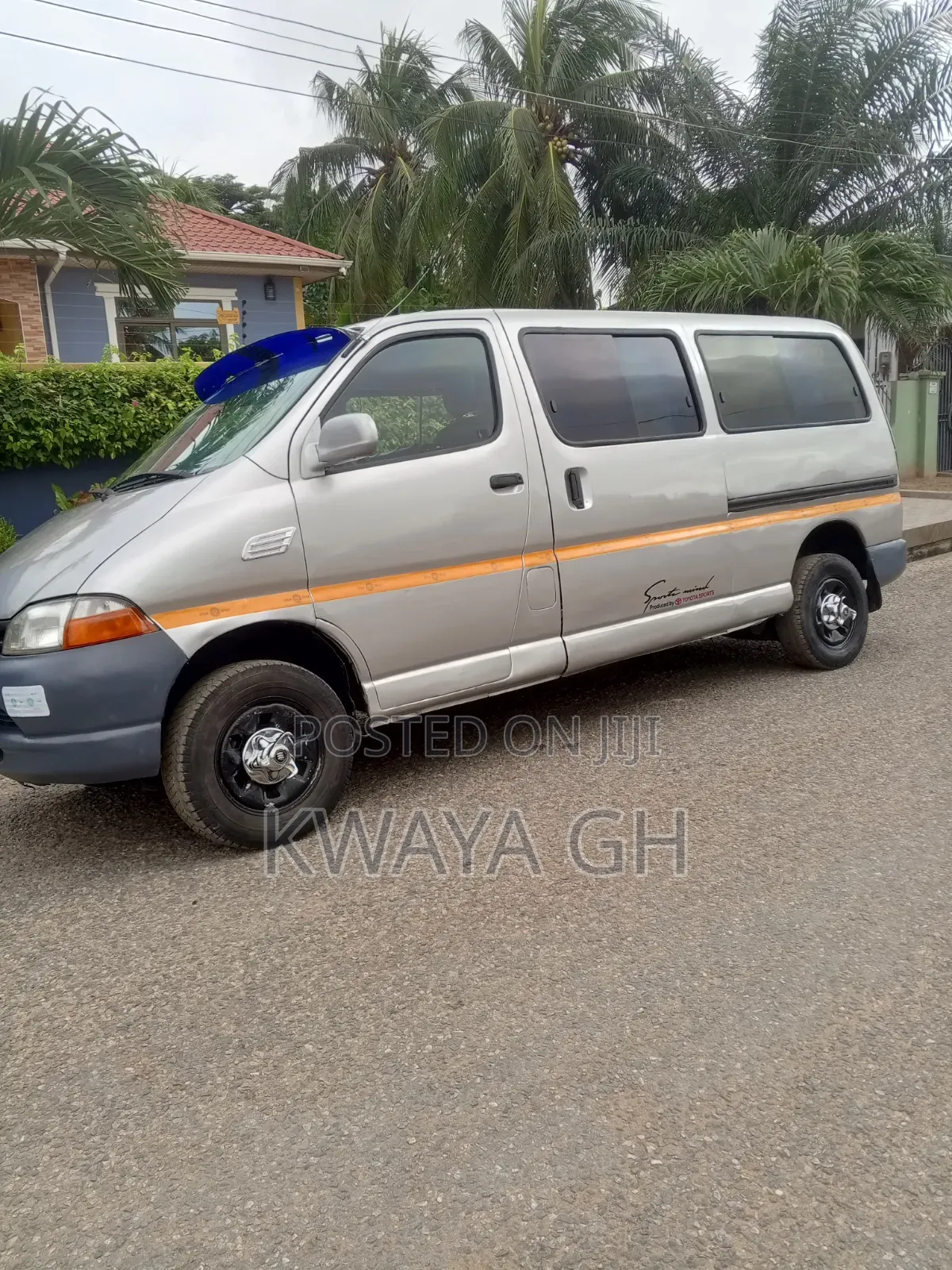 Toyota HiAce 2000 Silver