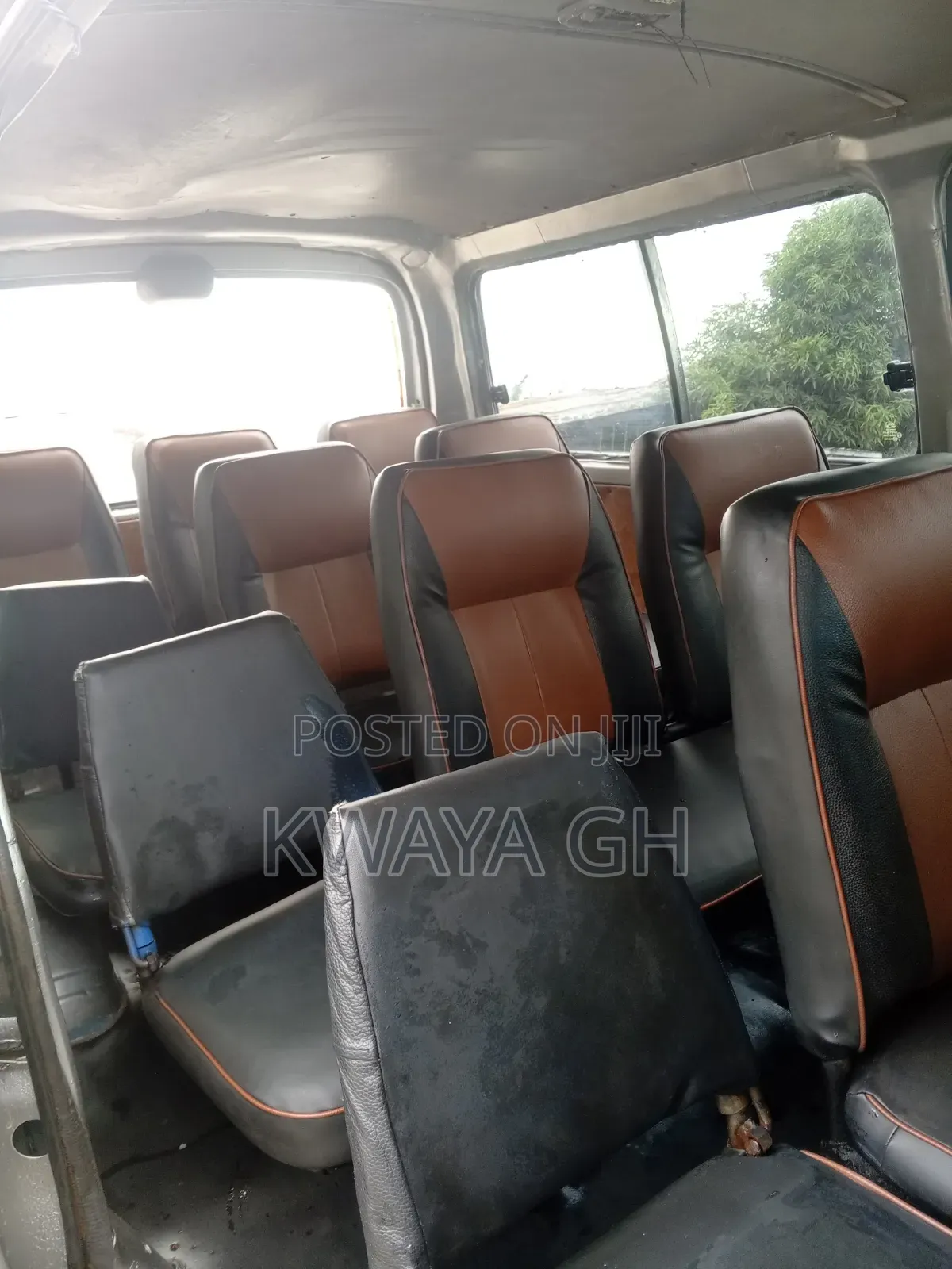 Toyota HiAce 2000 Silver