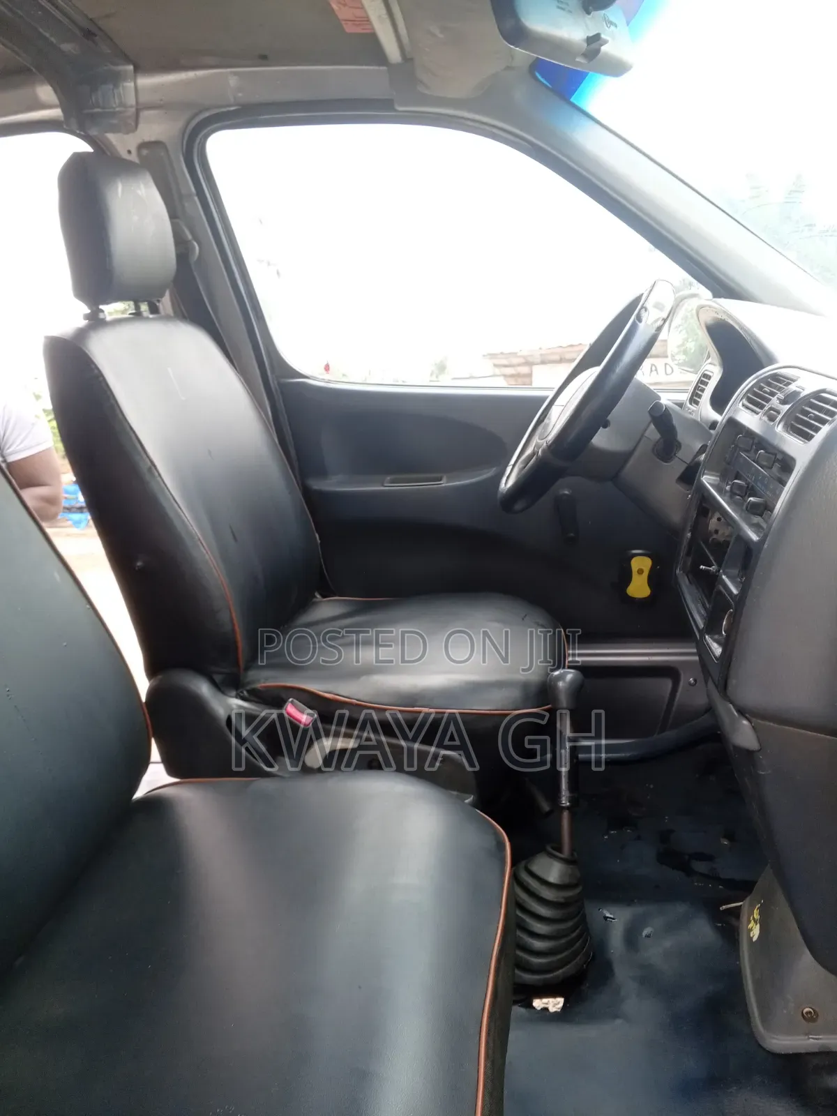 Toyota HiAce 2000 Silver